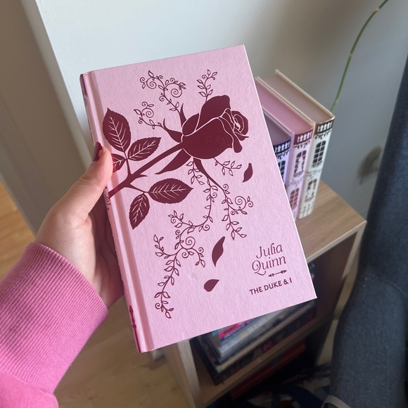 Bridgerton Illumicrate Special Edition Collectors Set - Picture 2 of 5